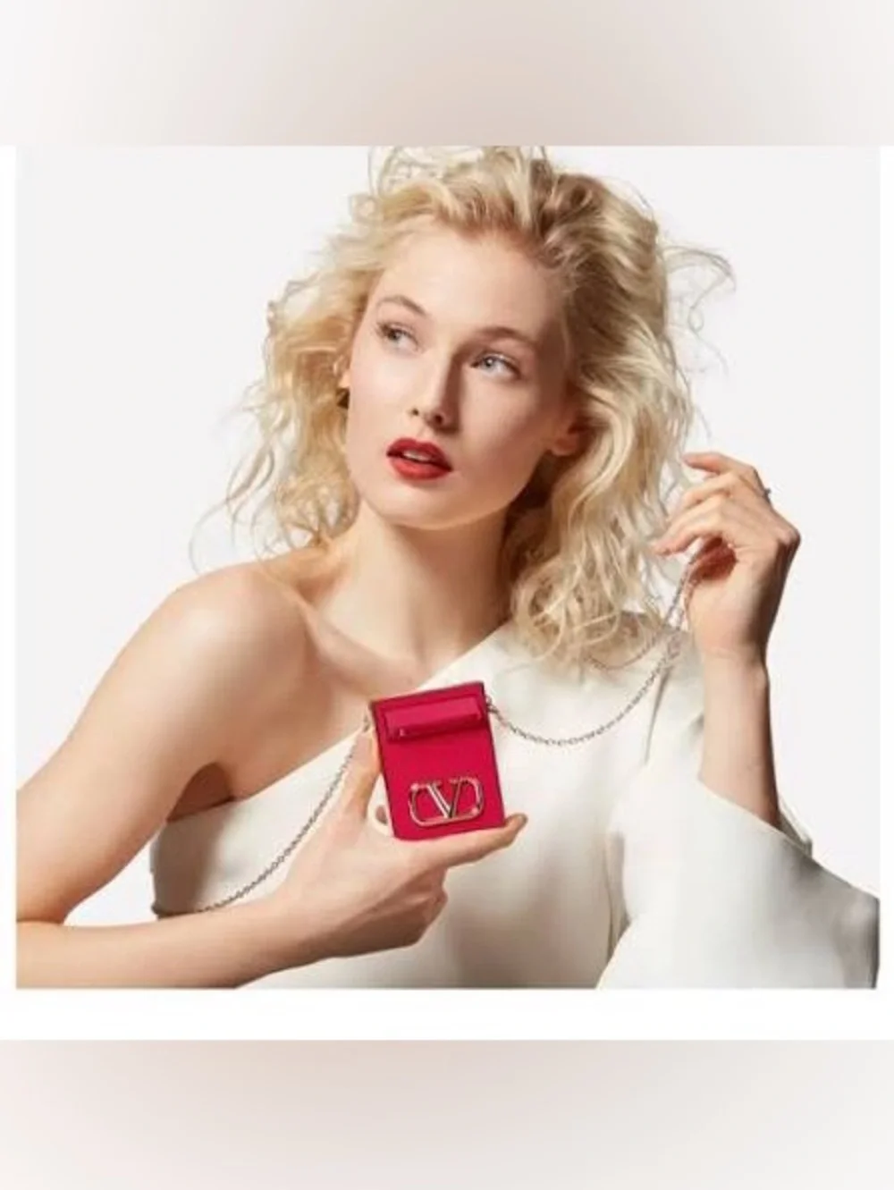 Valentino Go-Clutch On-The-Move Perfecting Powder in Red